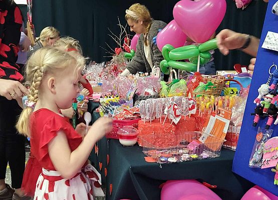 uczestnicy kiermaszu