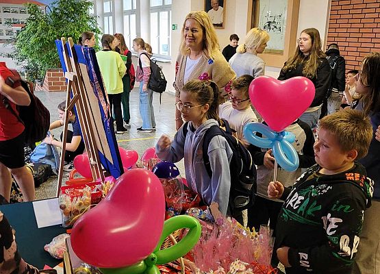 uczestnicy kiermaszu