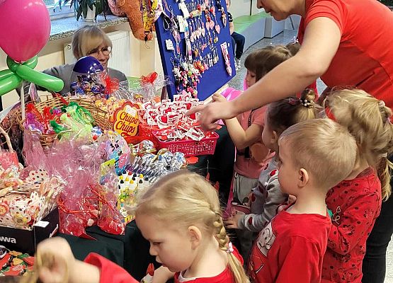 uczestnicy kiermaszu