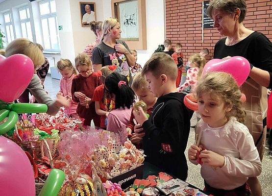 uczestnicy kiermaszu