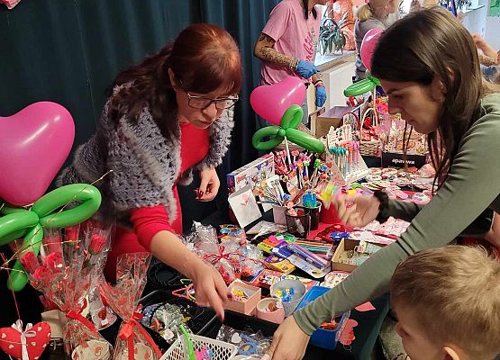 uczestnicy kiermaszu