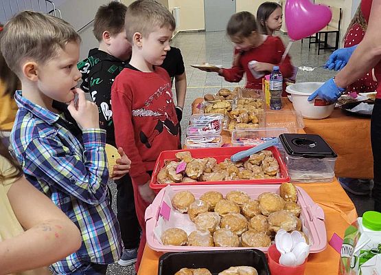 uczestnicy kiermaszu