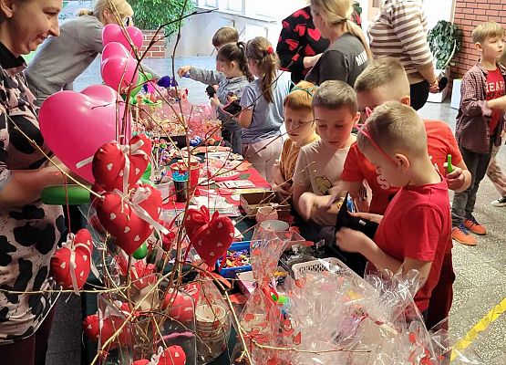 uczestnicy kiermaszu