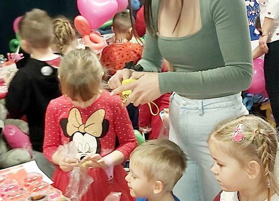 uczestnicy kiermaszu