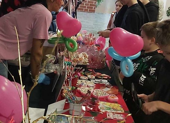 uczestnicy kiermaszu