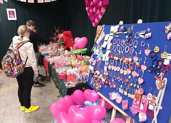 uczestnicy kiermaszu