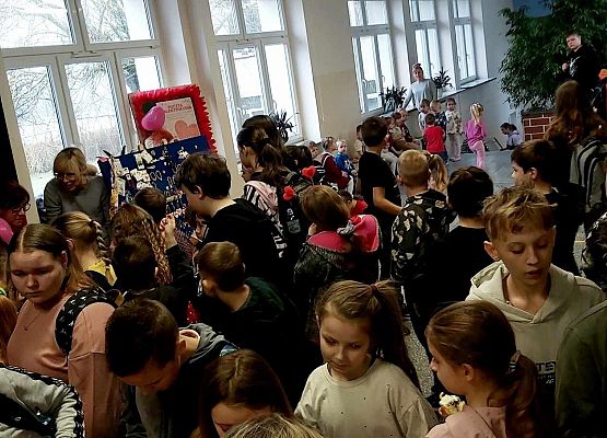 uczestnicy kiermaszu