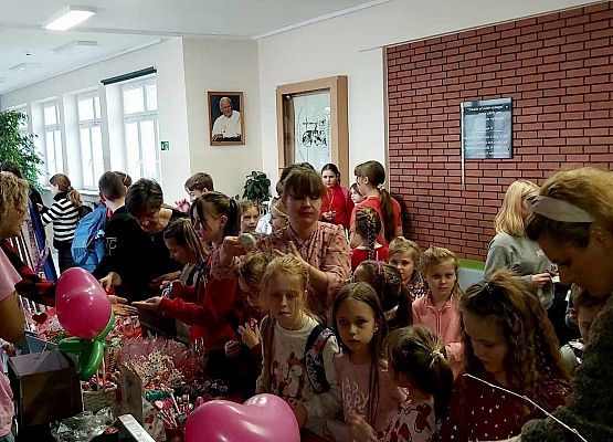 uczestnicy kiermaszu