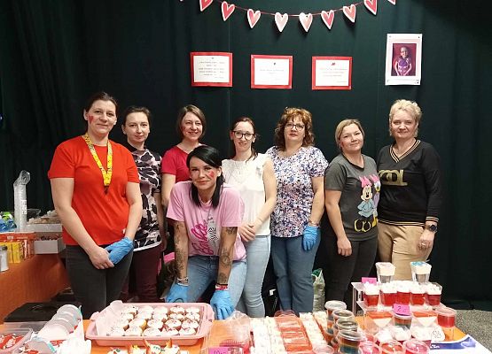 uczestnicy kiermaszu