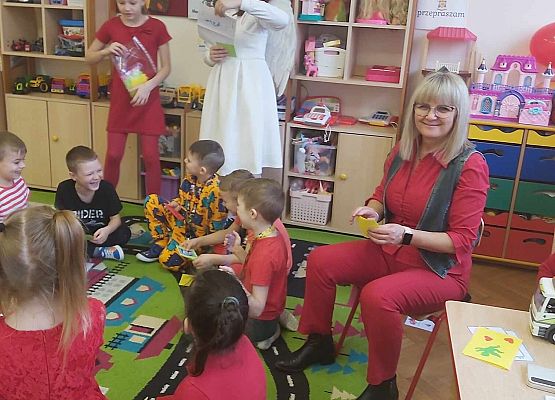 kupidyn rozdaje walentynki