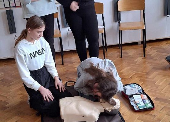 Grafika 14: Lekcja pierwszej pomocy