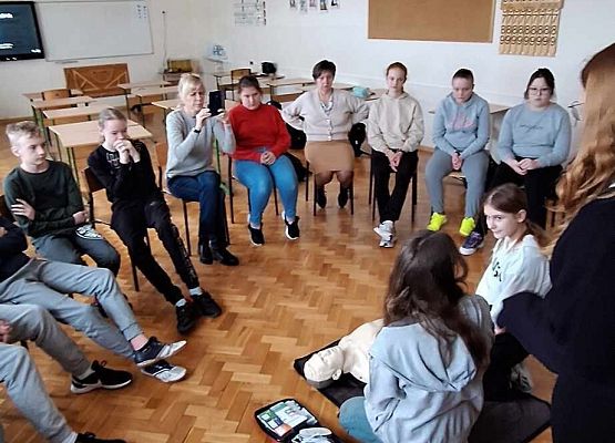 Grafika 17: Lekcja pierwszej pomocy