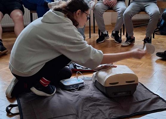 Grafika 7: Lekcja pierwszej pomocy