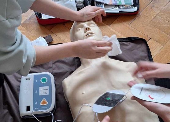 Grafika 9: Lekcja pierwszej pomocy