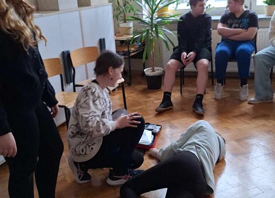 Grafika 10: Lekcja pierwszej pomocy