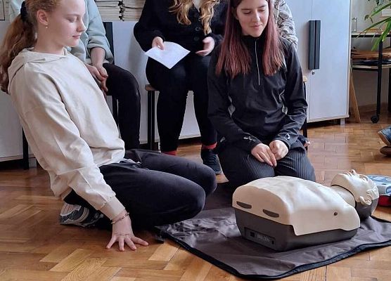 Grafika 12: Lekcja pierwszej pomocy