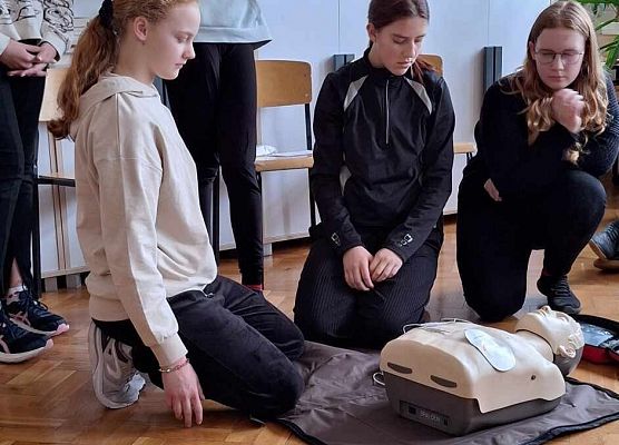 Grafika 23: Lekcja pierwszej pomocy