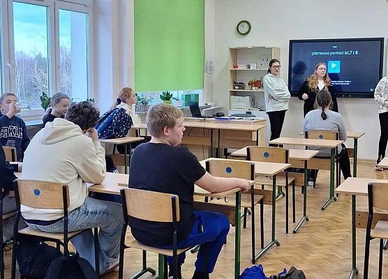 Grafika 24: Lekcja pierwszej pomocy