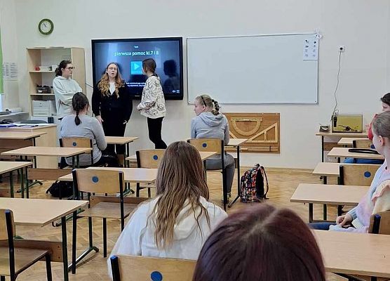 Grafika 25: Lekcja pierwszej pomocy