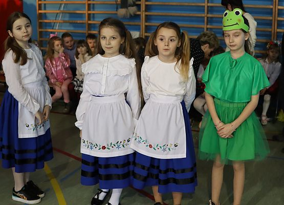 uczennnice przed występem