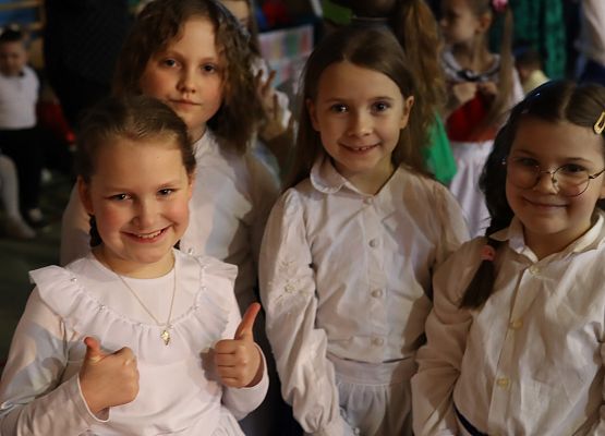 uczennice przed występem