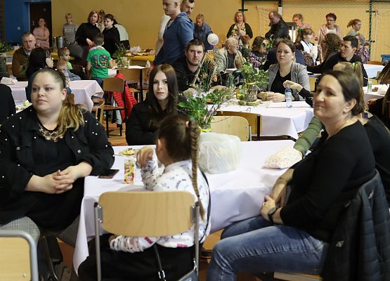 uczestnicy kiermaszu