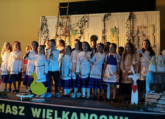 uczniowie podczas występów