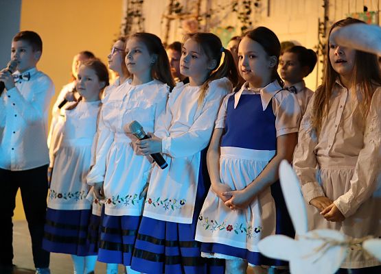 uczniowie podczas występów