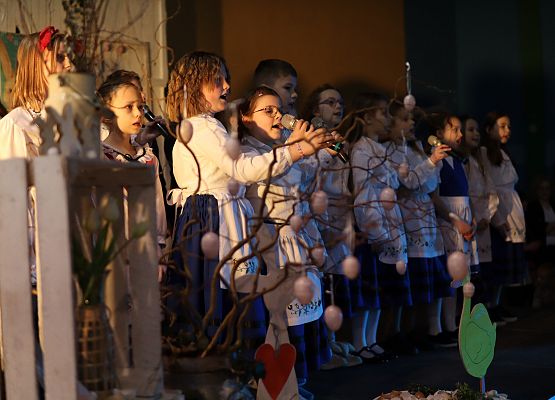 uczniowie podczas występów