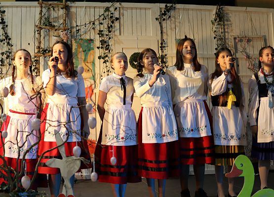 uczniowie podczas występów