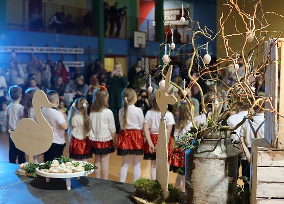 dzieci podczas występów