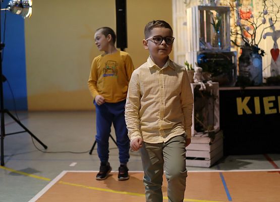 dzieci podczas występów