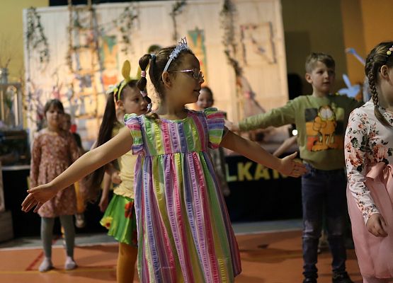 dzieci podczas występów