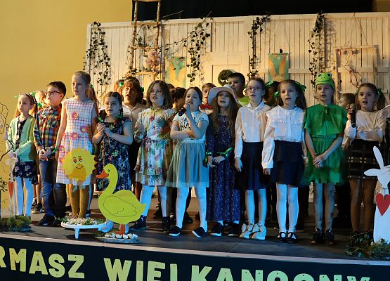 dzieci podczas występów