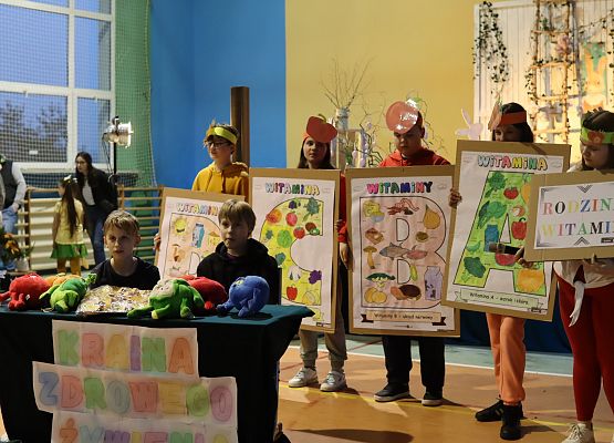 uczniowie podczas występów