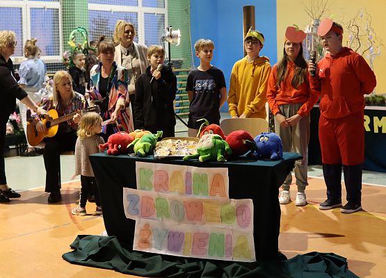 uczniowie podczas występów