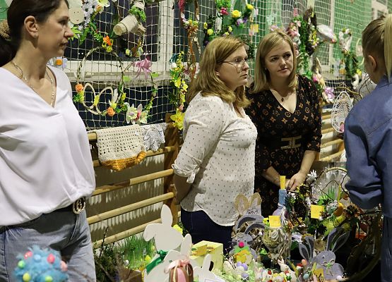 uczestnicy kiermaszu