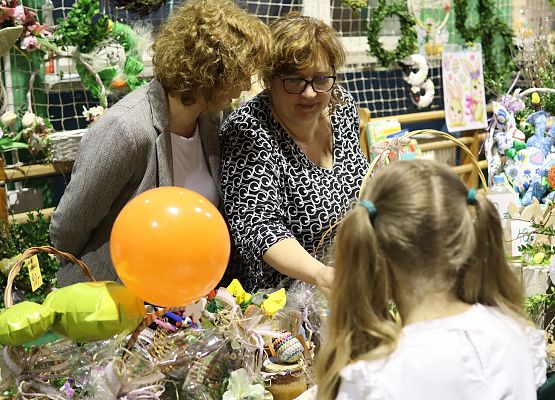 uczestnicy kiermaszu