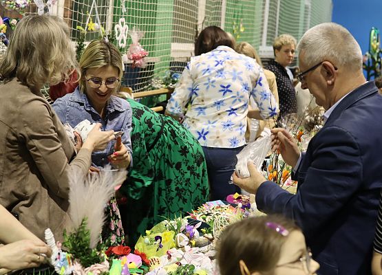 uczestnicy kiermaszu