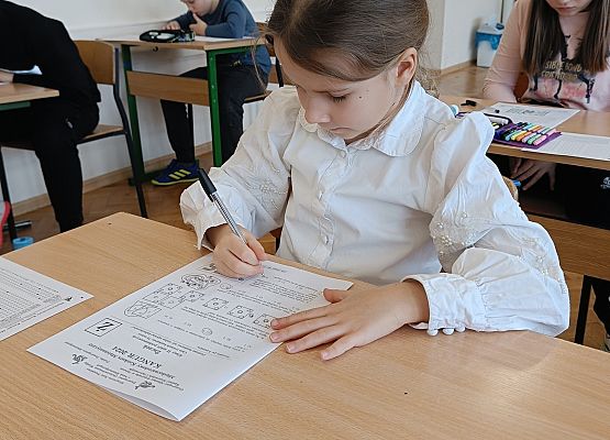 uczniowie podczas konkursu