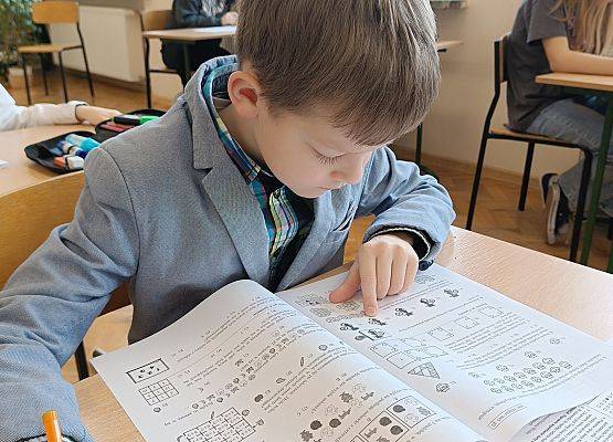 uczniowie podczas konkursu