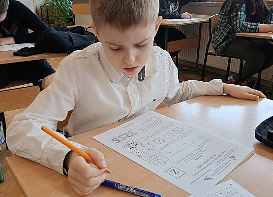 uczeń podczas konkursu