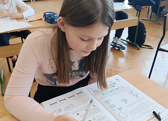 uczennica podczas konkursu