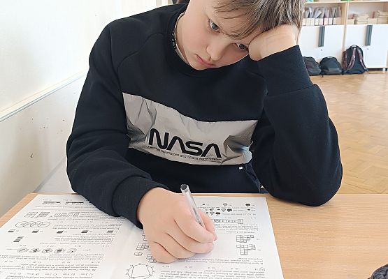 uczeń podczas konkursu