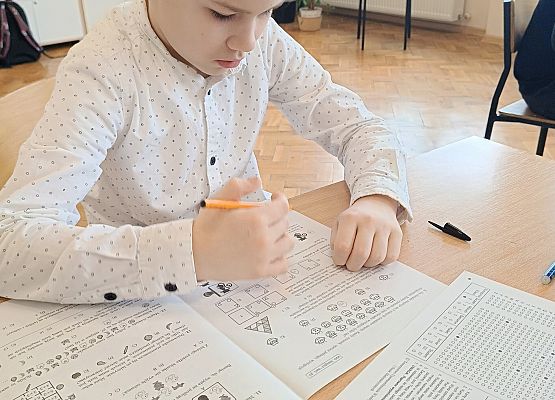 uczeń podczas konkursu