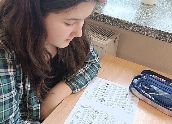 uczniowie podczas konkursu