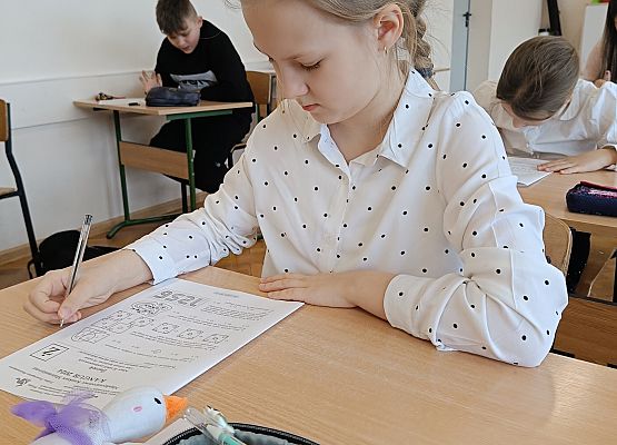 uczniowie podczas konkursu