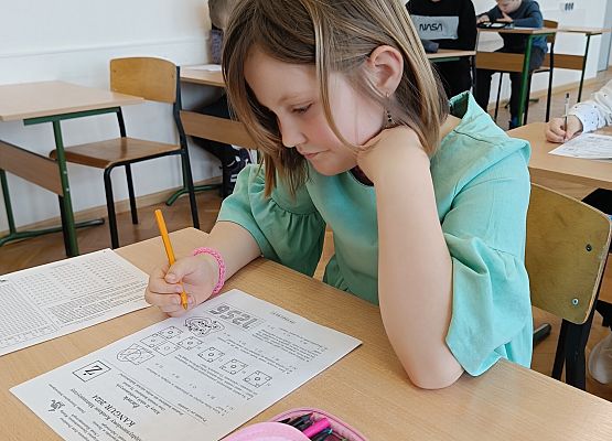 uczniowie podczas konkursu