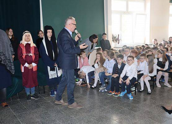 dyrektor składa życzenia