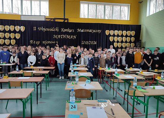 uczniowie podczas konkursu